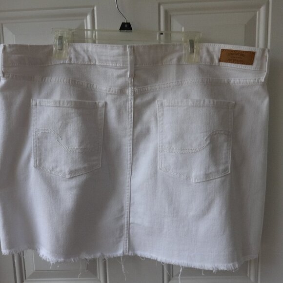 Levi white mini skirt  size 20 distressed hem zip, button closure, Y2K, cow girl - Picture 2 of 10